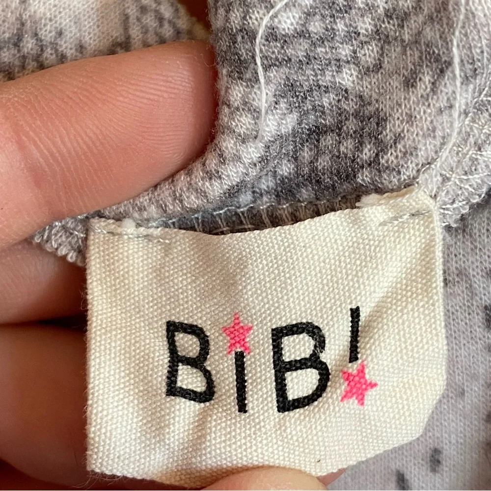 🐍BiBi, Size XL, Snake Print, Shirt Sleeve, One Cold Shoulder Top - Picture 3 of 7